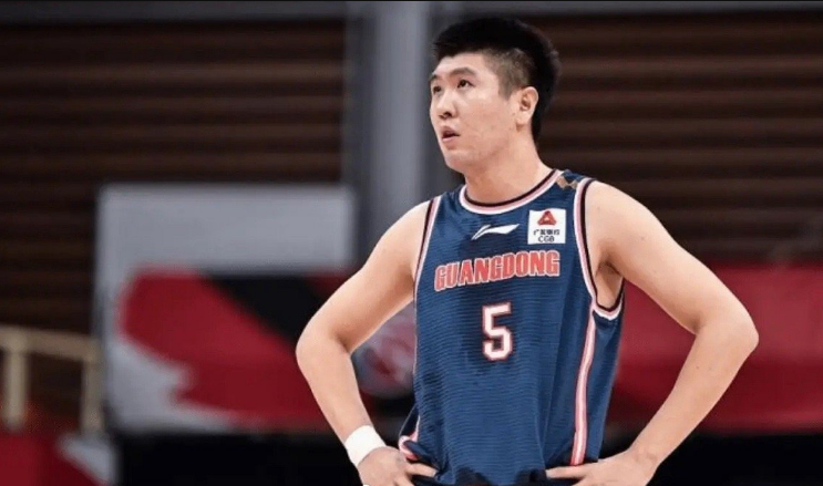 线朱旭航与, 膝伤手术很